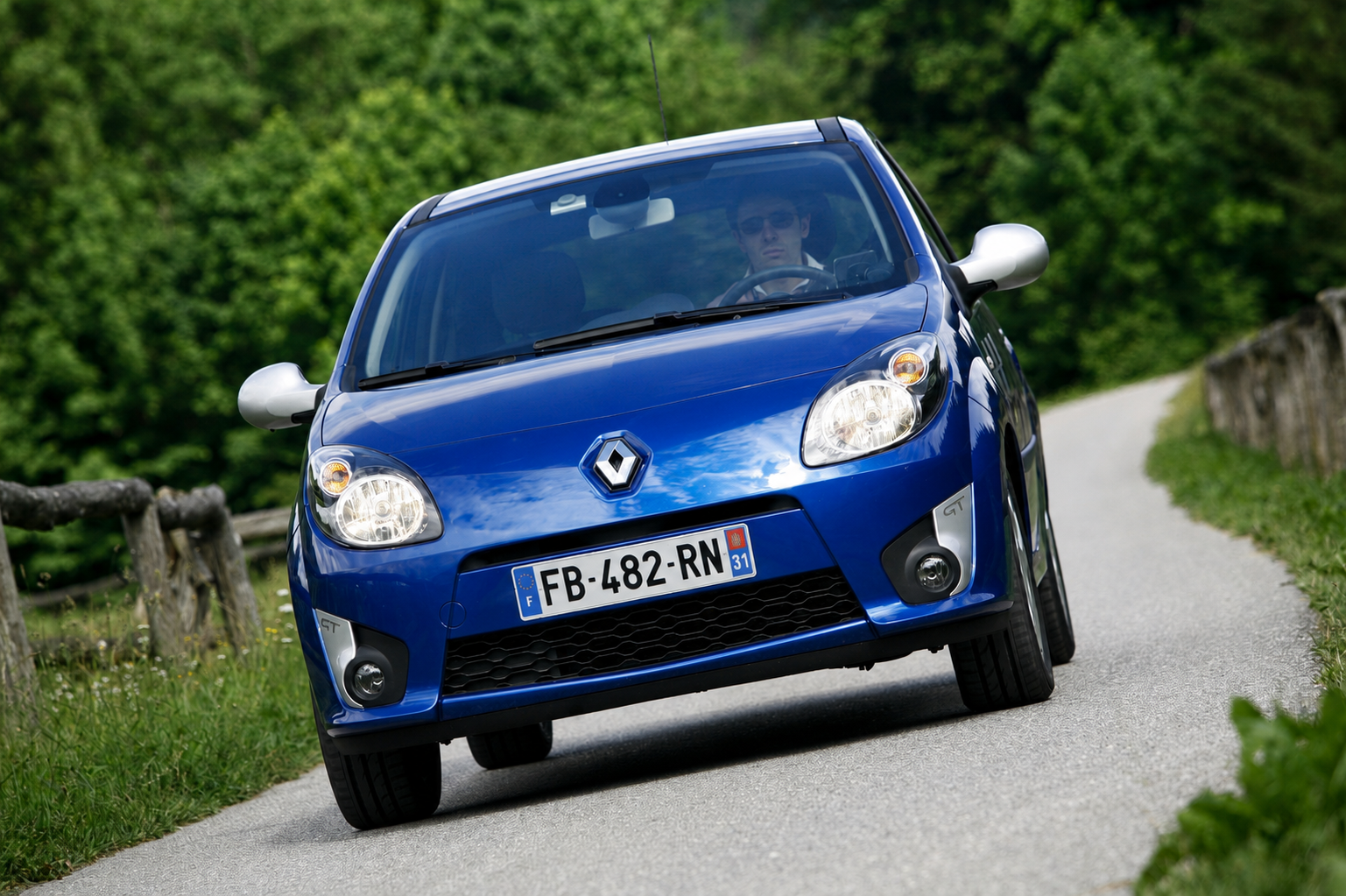 Renault Twingo 2 en ville — acheter une Twingo d'occasion fiable