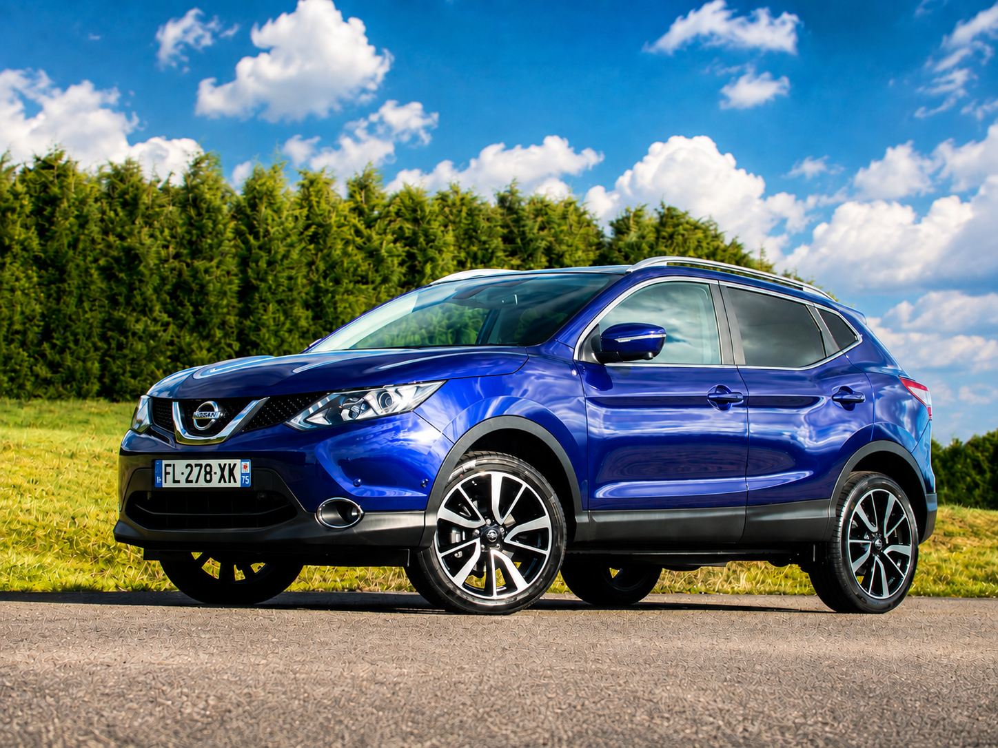 Nissan Qashqai J11 bleu de profil — acheter un Qashqai d'occasion fiable